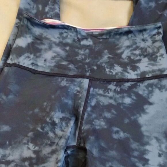 PELOTON Set Sports Bra and Melody Reversible Leggings Size Small NWT - Picture 16 of 16